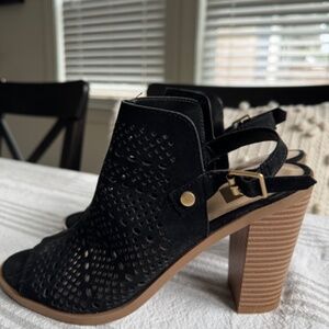 DV (Dolce Vita) Black "Clustered" Heels